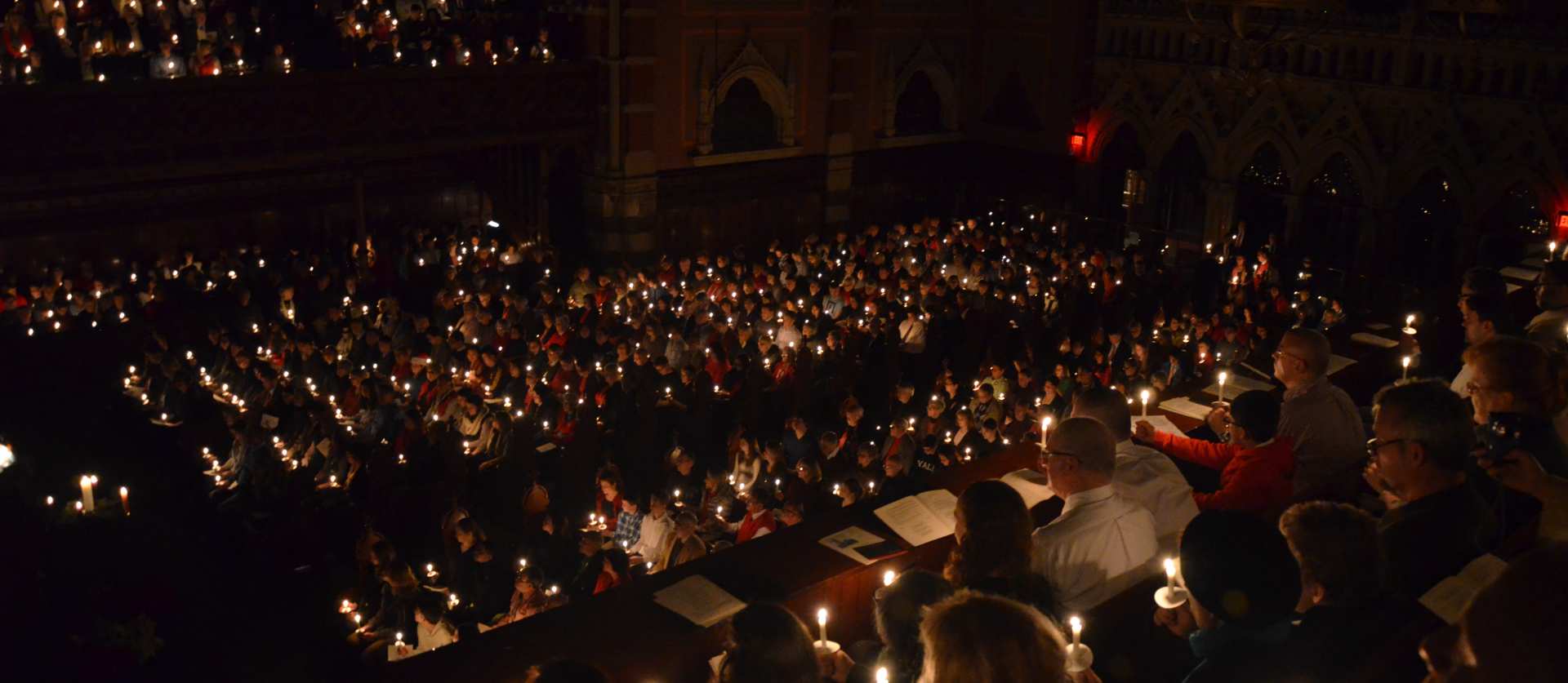candlelight service with people in the dark in pews